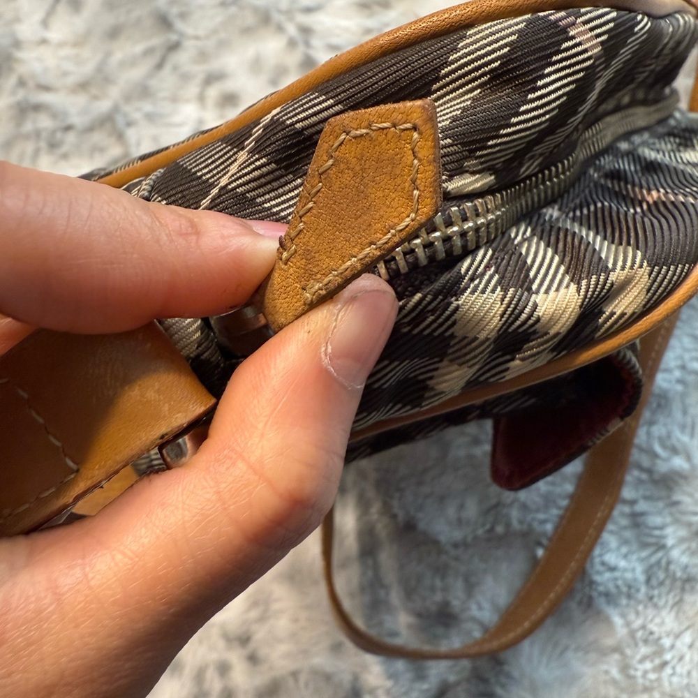 Burberry sling bag - Picture 8 of 8